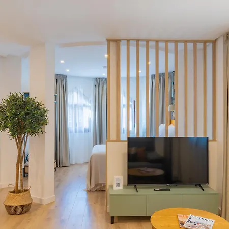 Feelathome Atarazanas Apartment
